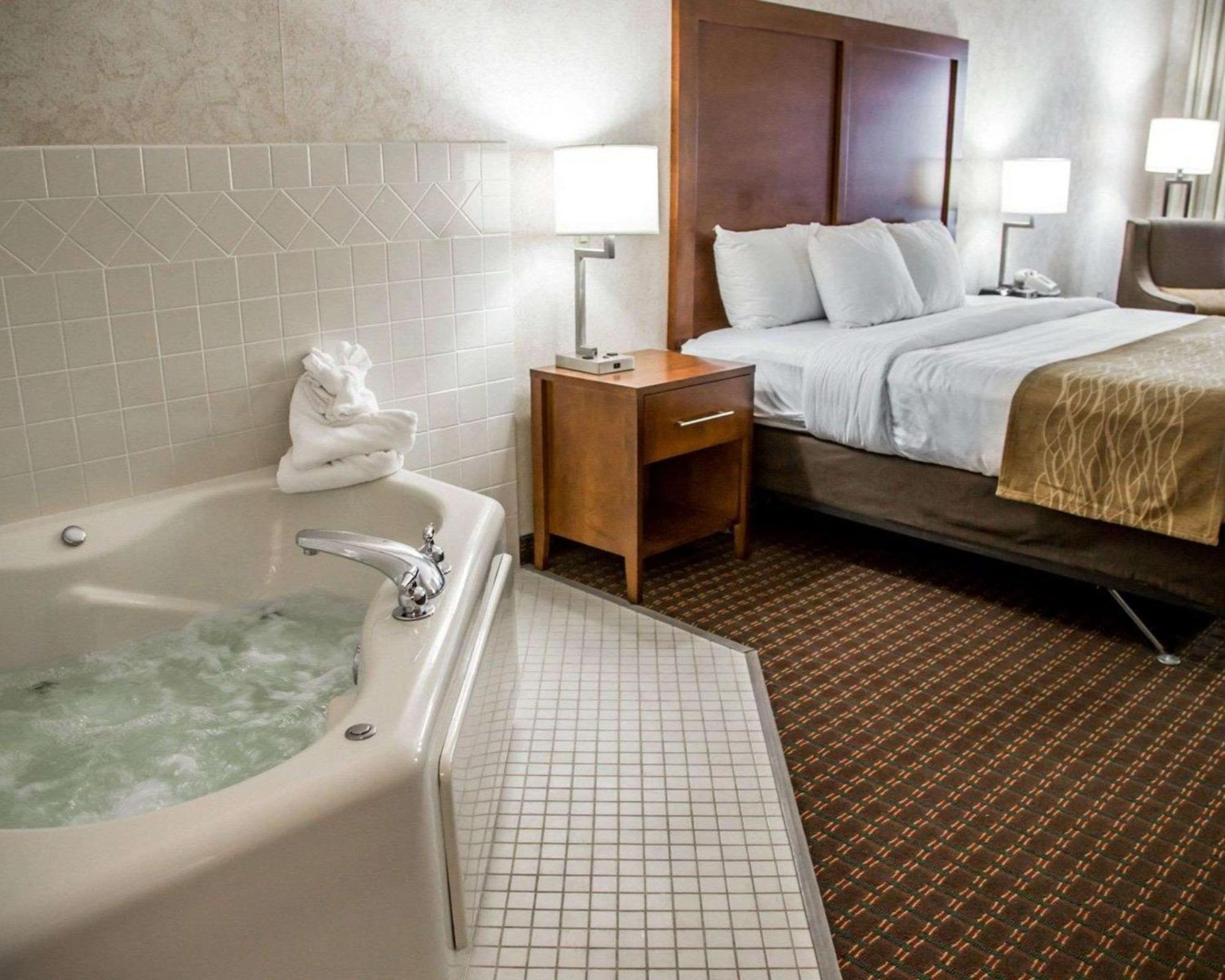 Comfort Inn & Suites Riverview Near Davenport And I-80 Le Claire Exteriér fotografie