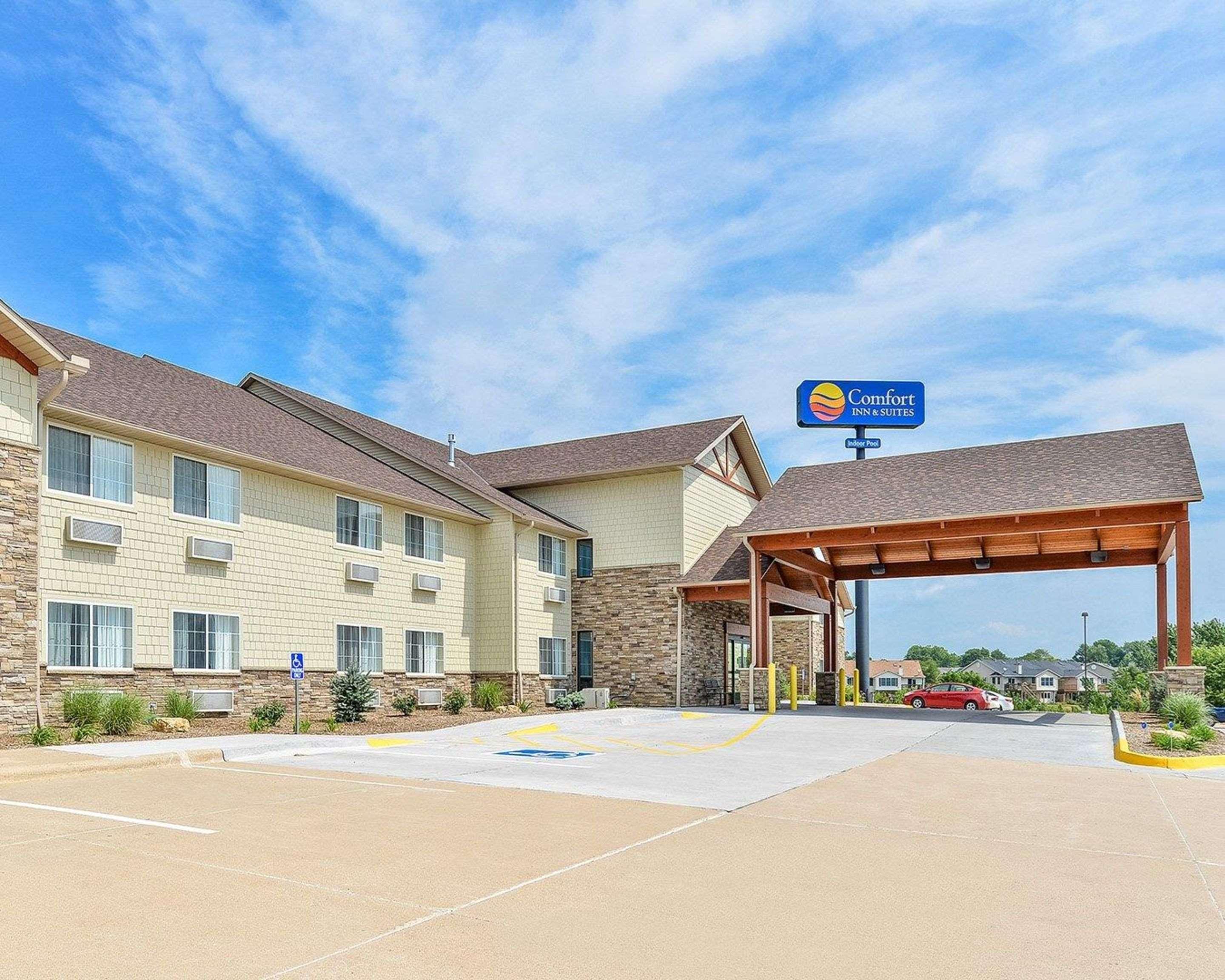 Comfort Inn & Suites Riverview Near Davenport And I-80 Le Claire Exteriér fotografie