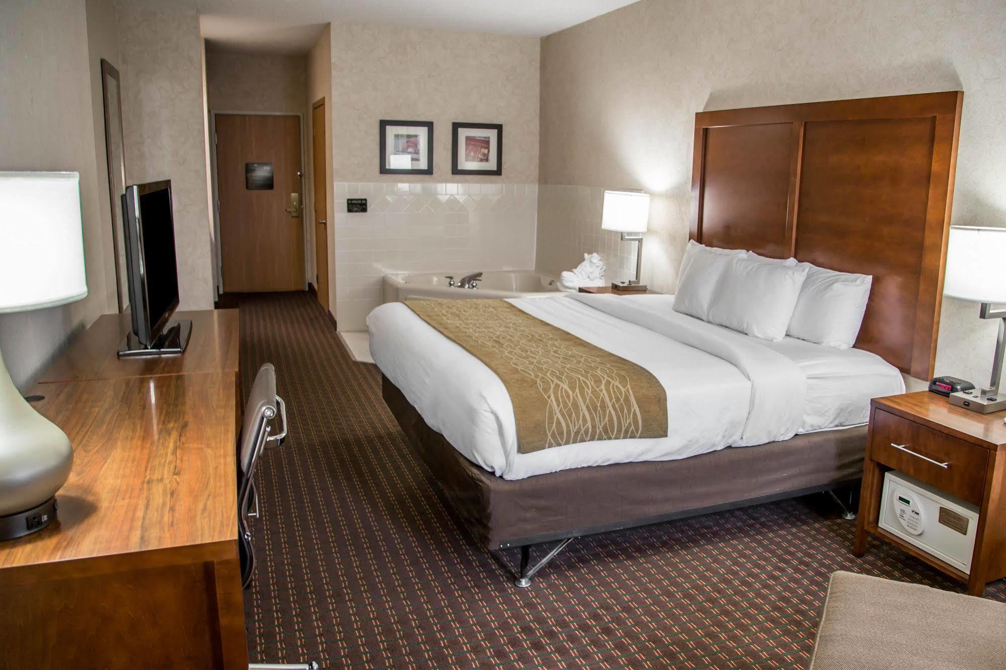 Comfort Inn & Suites Riverview Near Davenport And I-80 Le Claire Exteriér fotografie